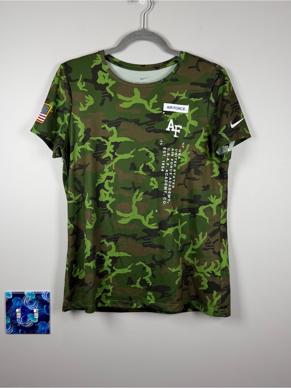 Nike Dri-Fit Air Force AF Academy Camo T-Shirt Women’s Medium USA Flag Athletic